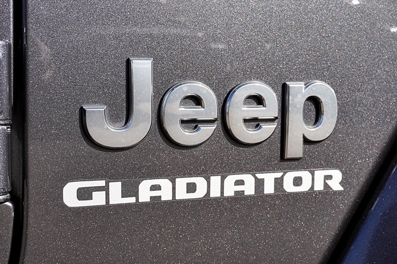 Certified Used 2021 Gray Jeep Overland image 11