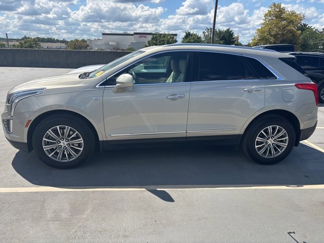 2017 Cadillac XT5 Luxury photo 2
