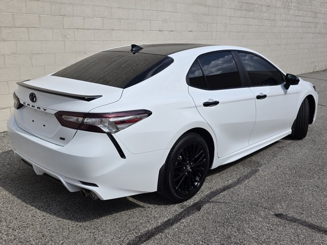 2020 Toyota Camry SE photo 5