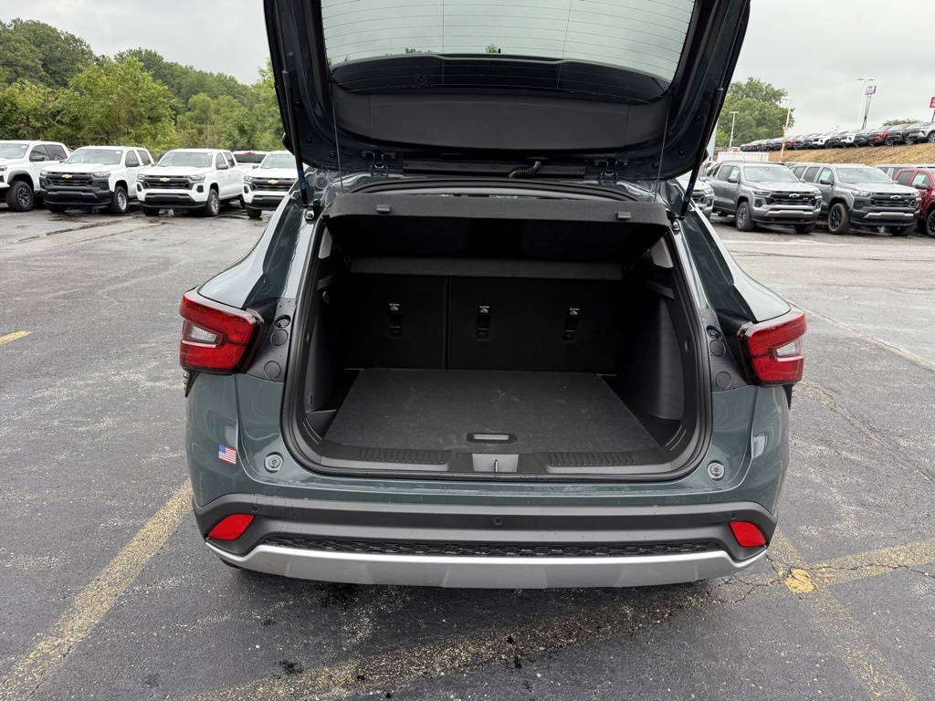 2025 Chevrolet Trax LT photo 4