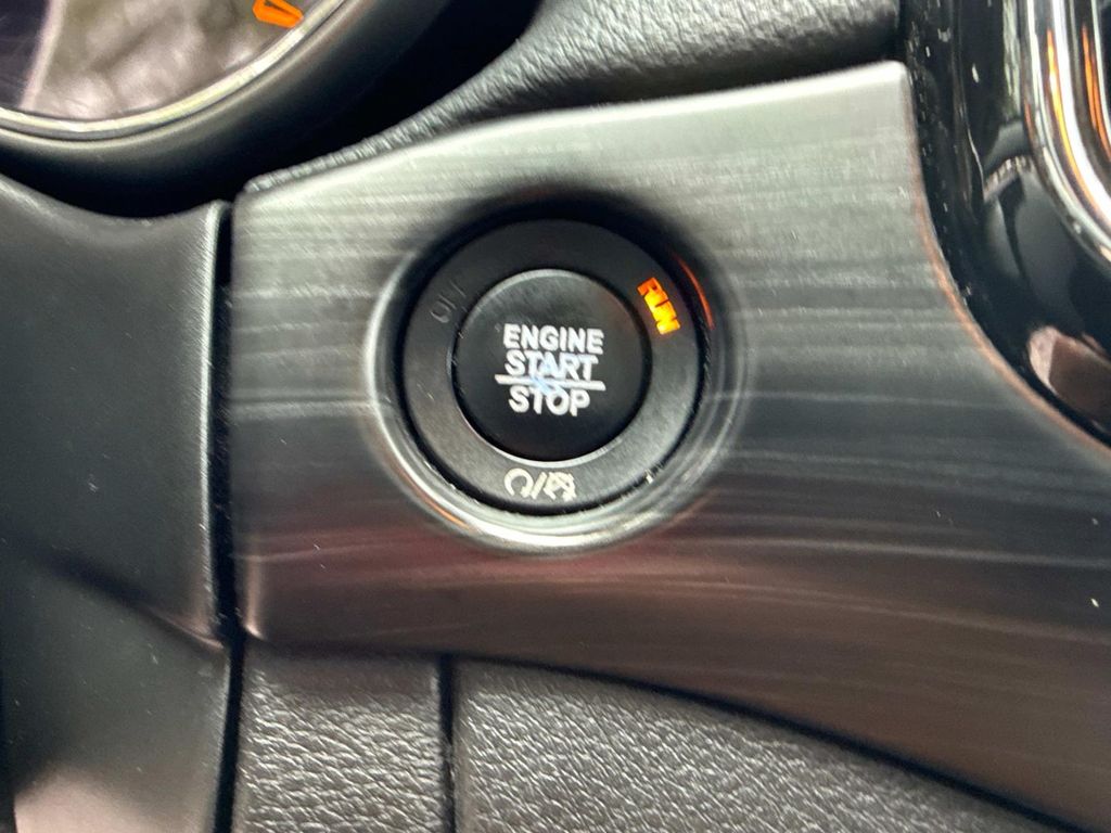 2019 Jeep Grand Cherokee Altitude photo 22