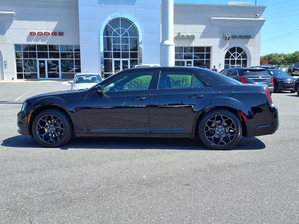 2020 Chrysler 300 photo 15