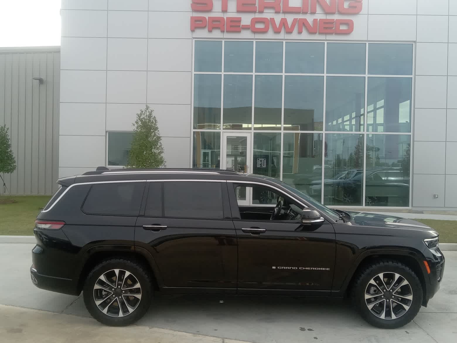 2022 Jeep Grand Cherokee L Overland's photo