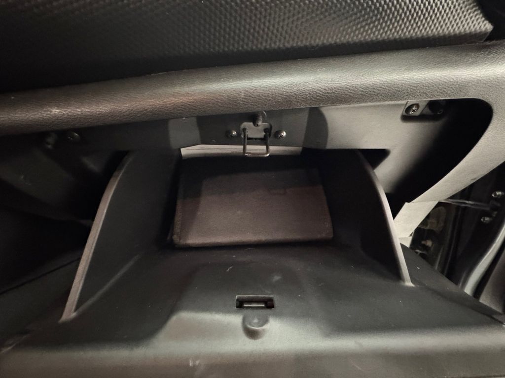 2021 Nissan Kicks S photo 27