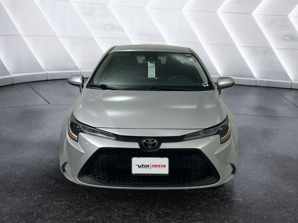 2022 Toyota Corolla LE photo 2