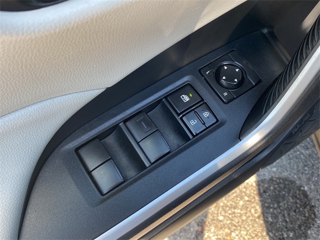 2021 Toyota RAV4 XLE photo 18