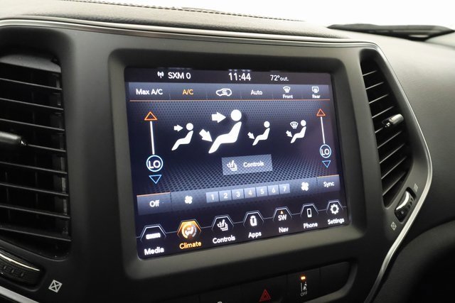 2023 Jeep Cherokee Altitude Lux photo 12