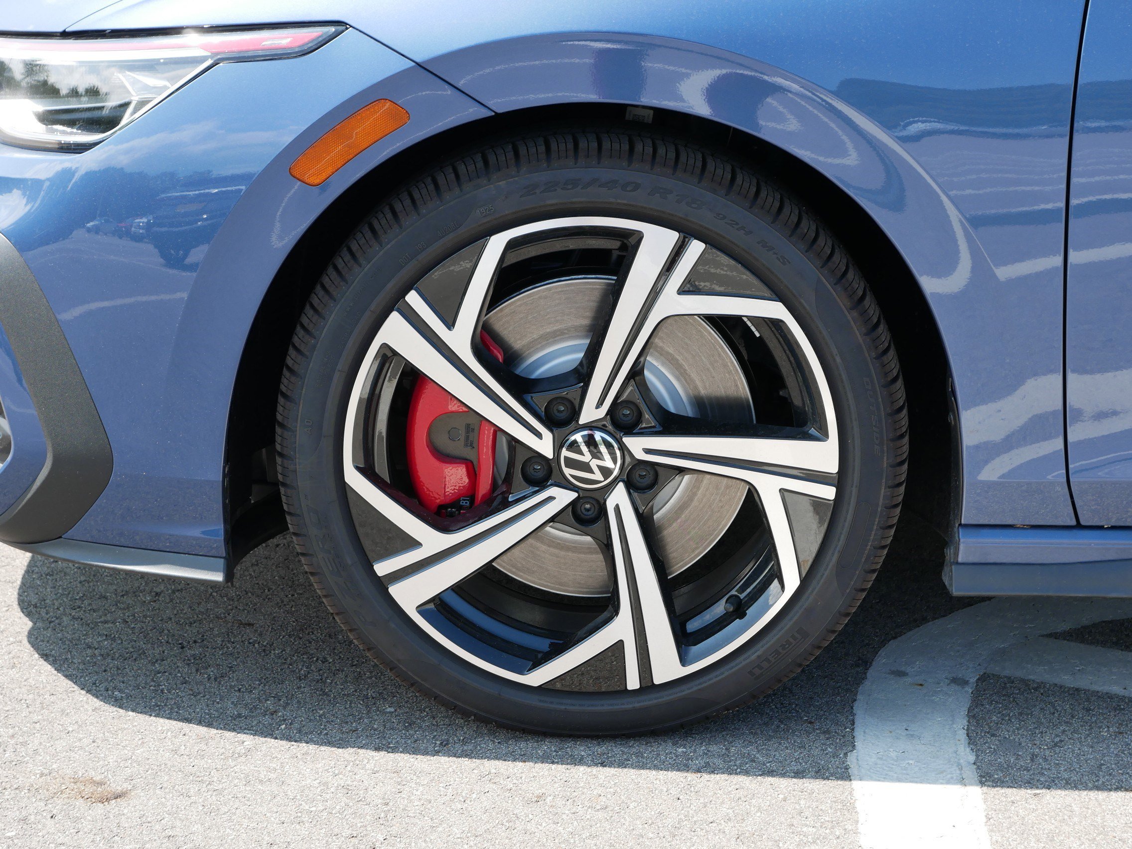 2025 Volkswagen Golf GTI SE photo 4