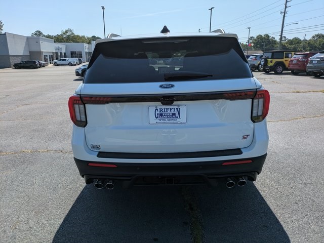 2025 Ford Explorer ST photo 4