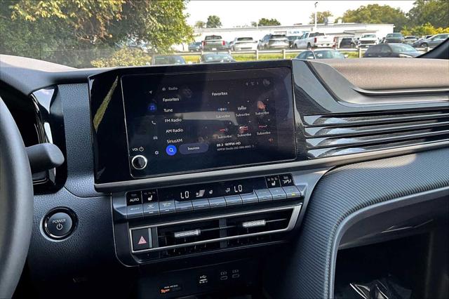 2025 Toyota Camry SE photo 33