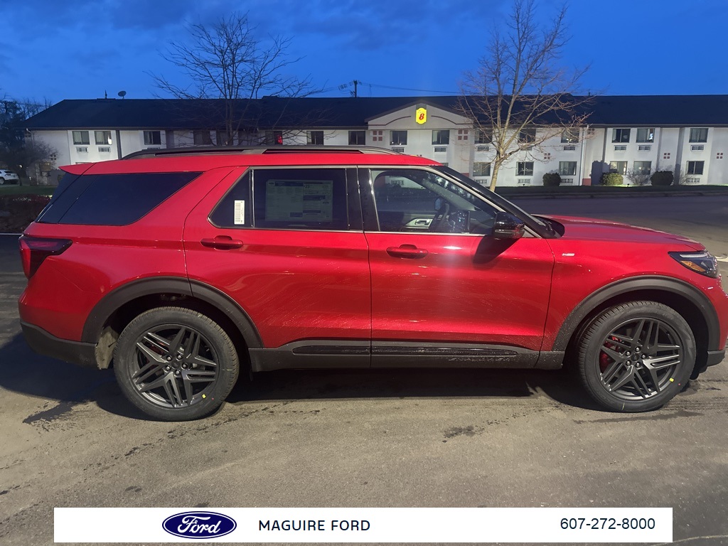 2026 Ford Explorer ST-Line photo 2