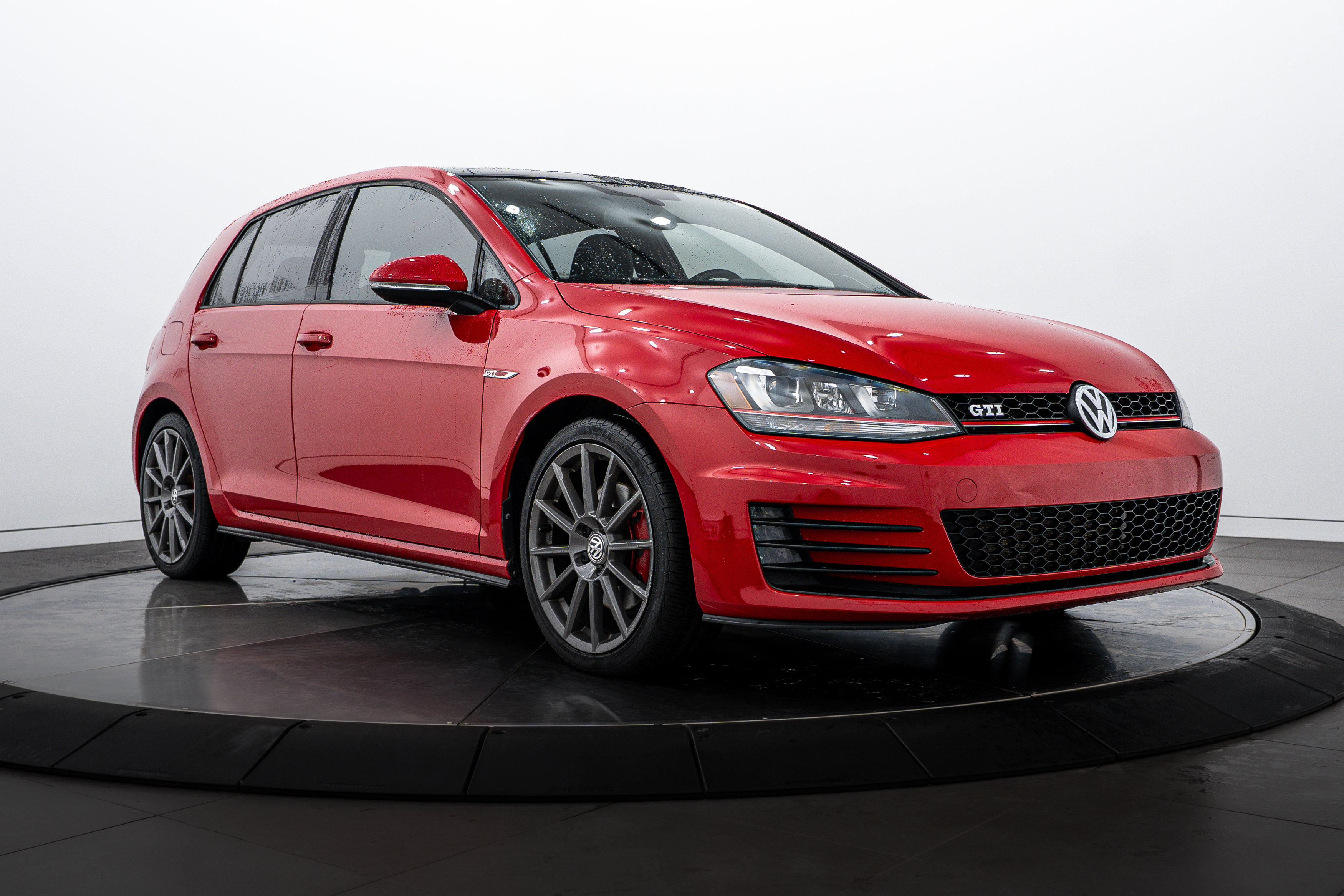 2015 Volkswagen Golf GTI SE photo 2