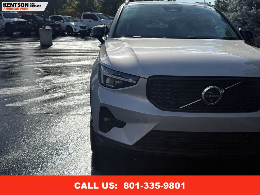 2025 Volvo XC40 Plus photo 10
