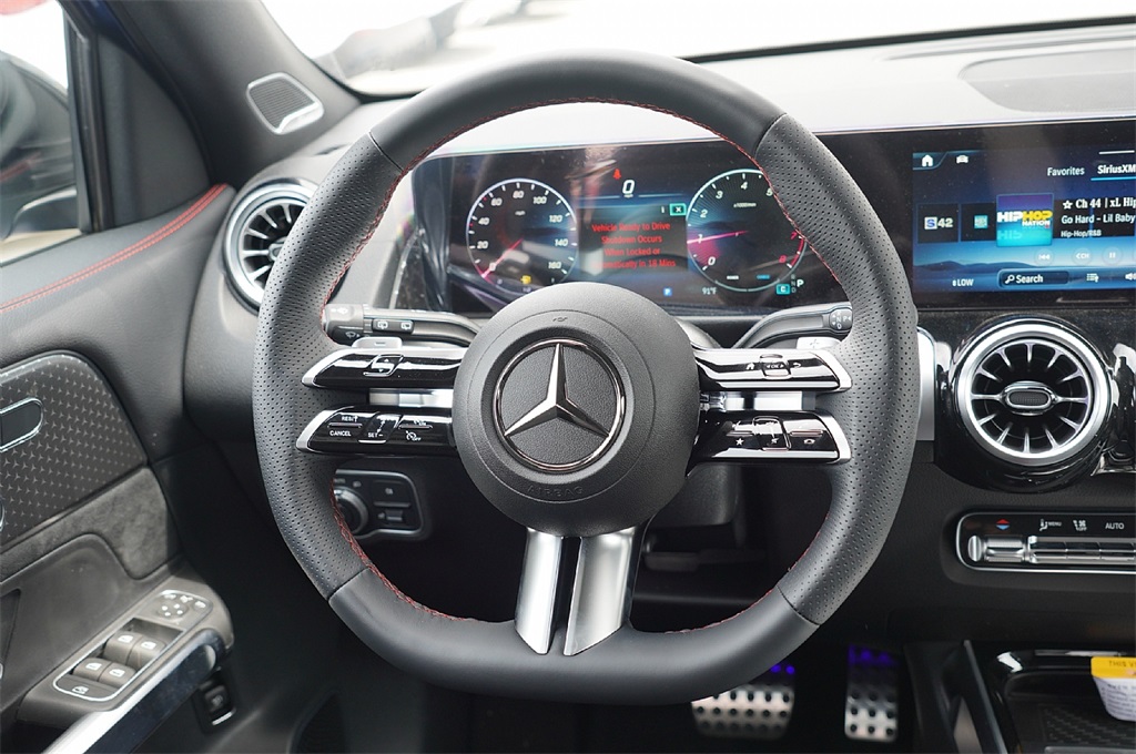 2025 Mercedes Benz GLB 250 photo 2