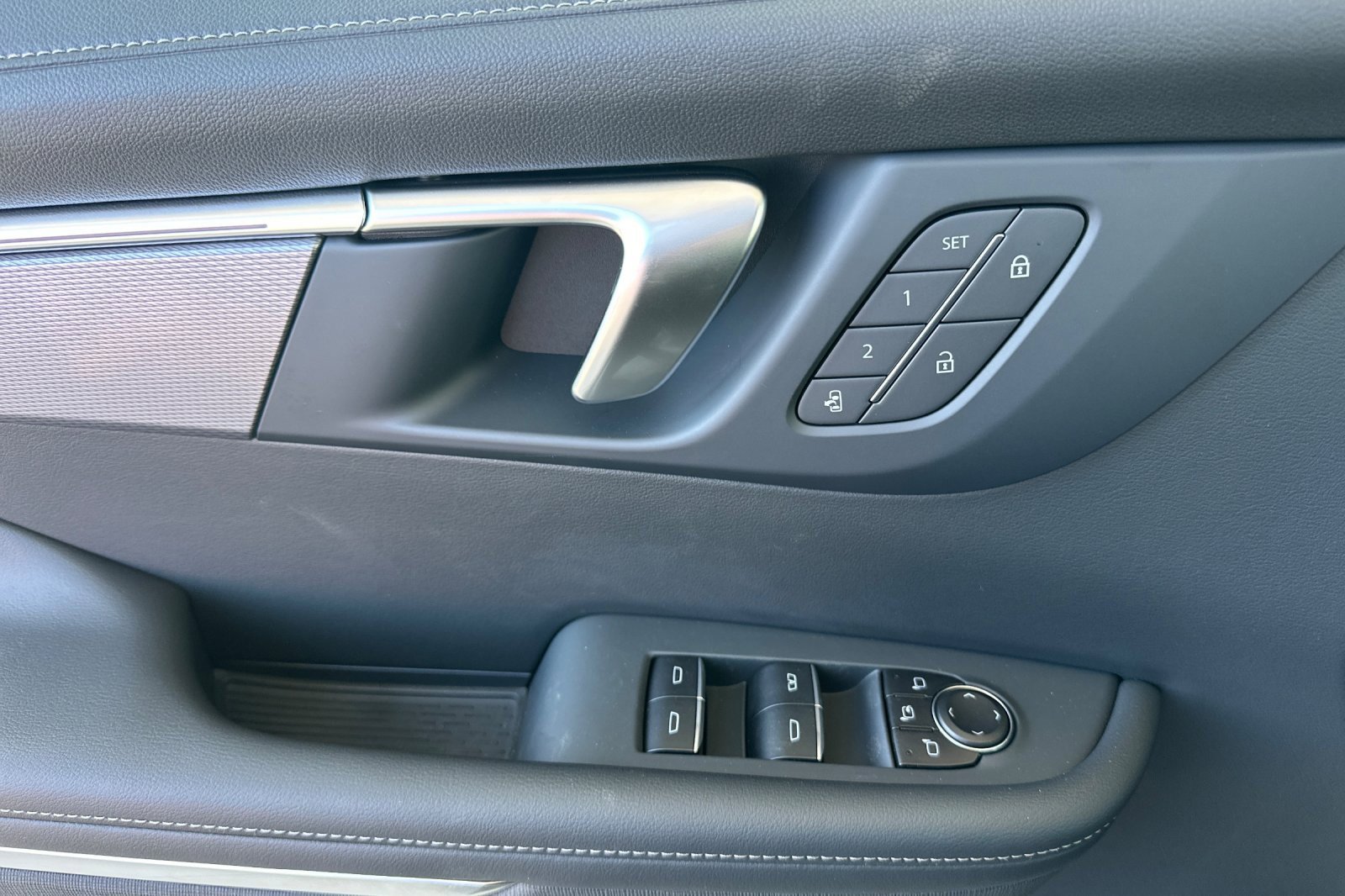 2026 Buick Enclave Sport Touring photo 9