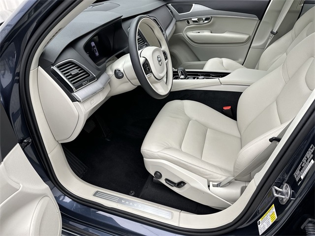 2025 Volvo XC90 B5 AWD Core photo 3