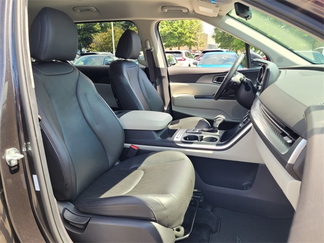 2024 Kia Carnival LX photo 13