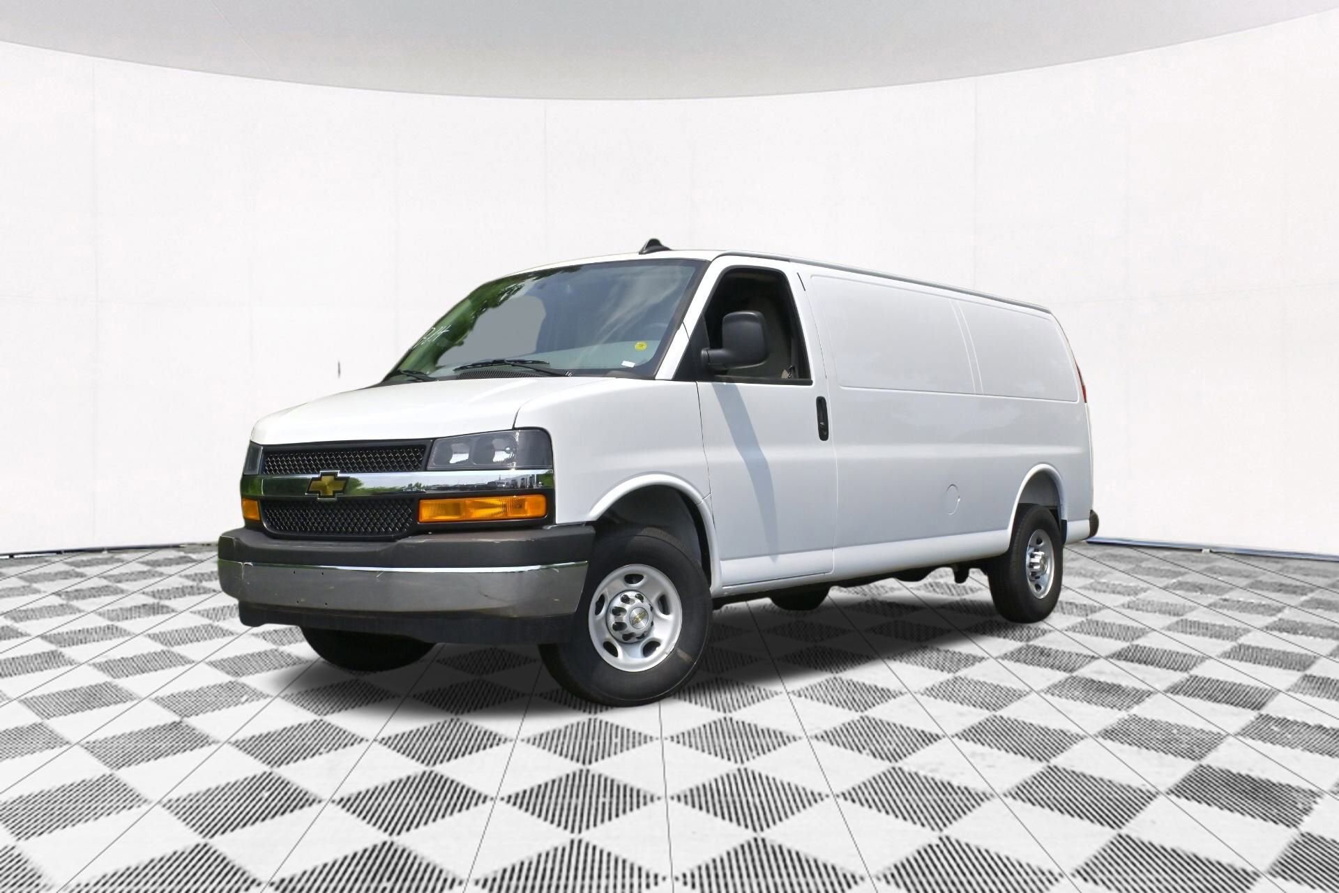 2025 Chevrolet Express 3500 Work Van Cargo photo 2