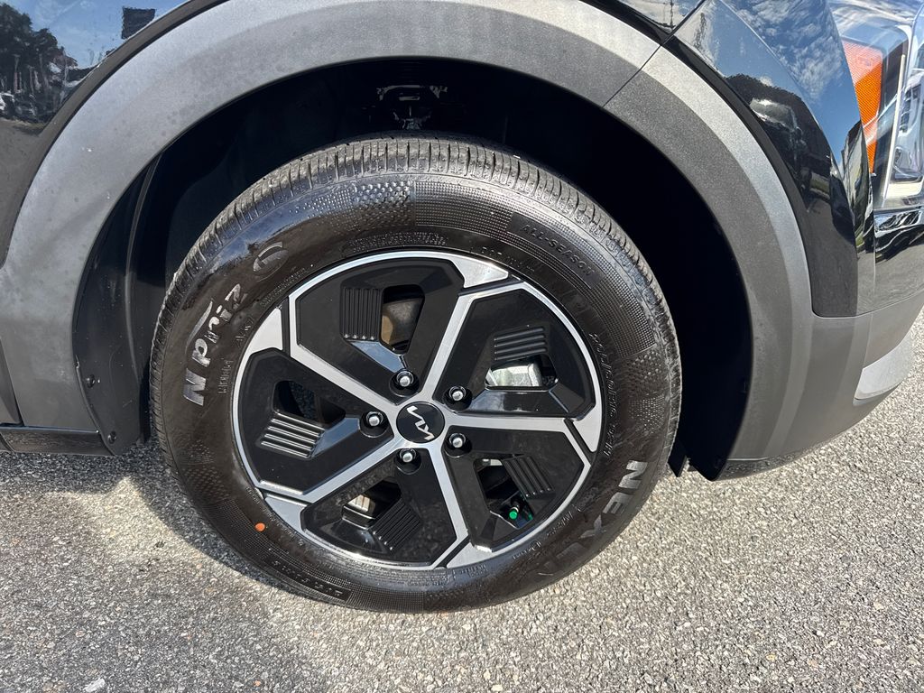 2024 Kia Niro LX photo 12