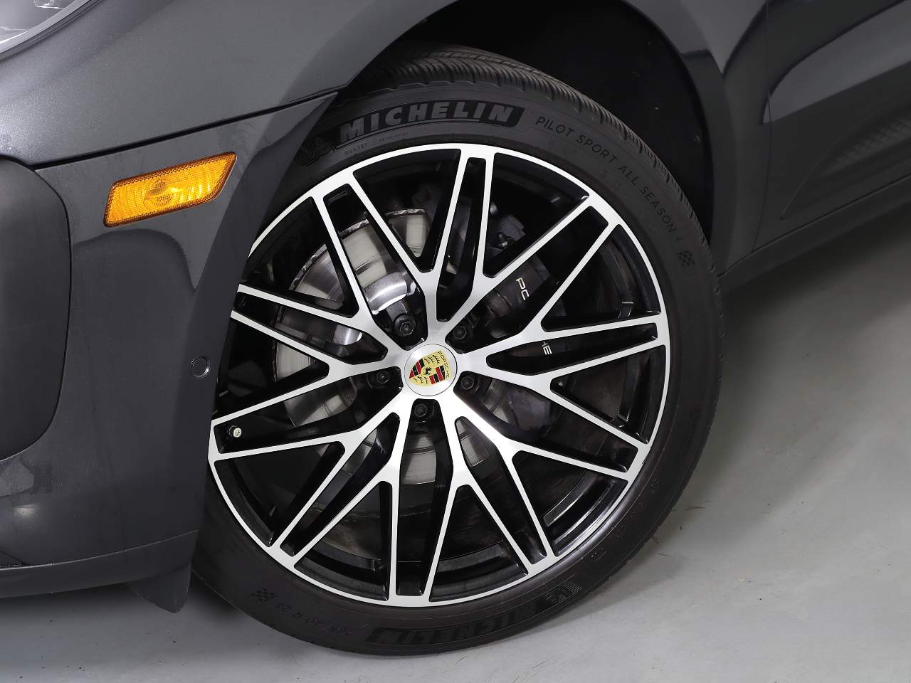 2023 Porsche Macan T photo 24