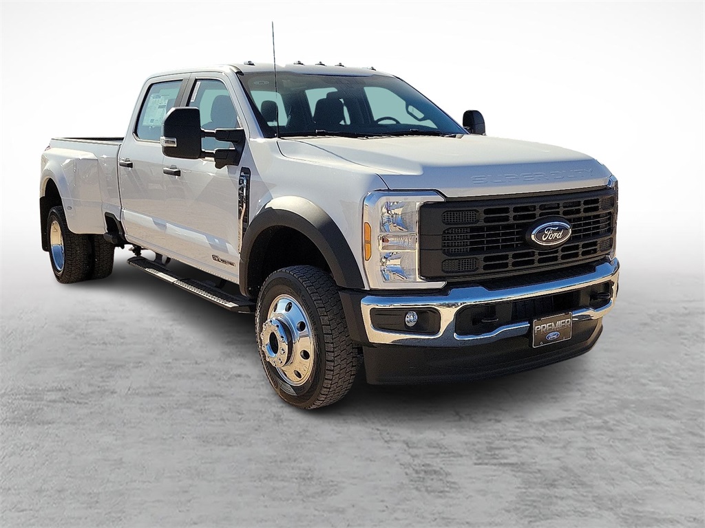 2026 Ford F-450 Super Duty XL's photo