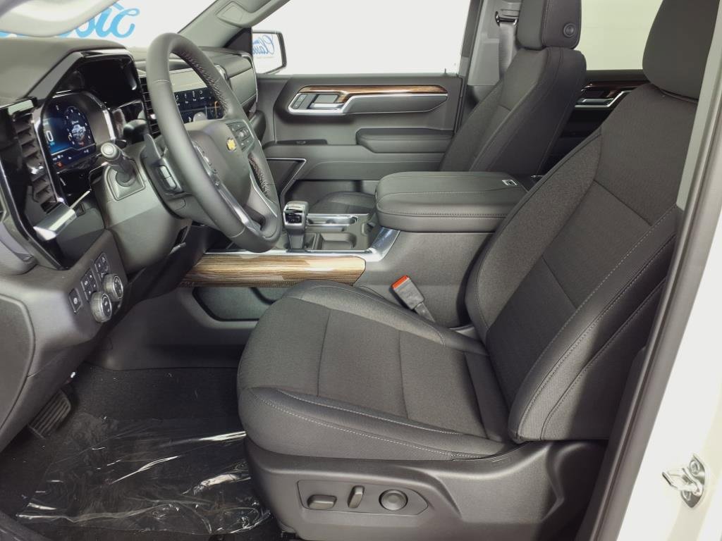 2025 Chevrolet Silverado 1500 LT photo 16
