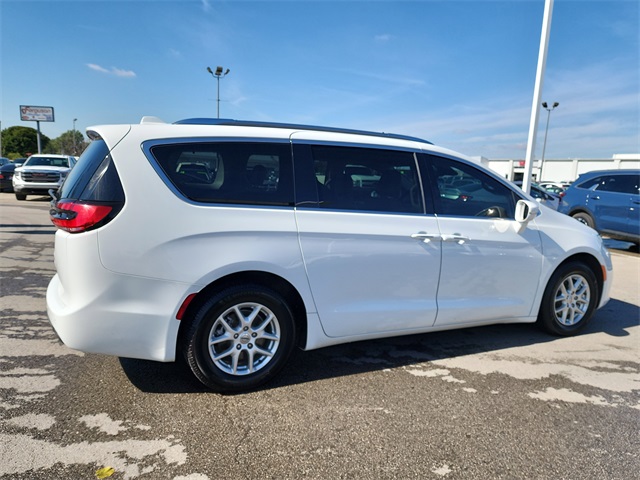 2021 Chrysler Pacifica Touring L photo 2