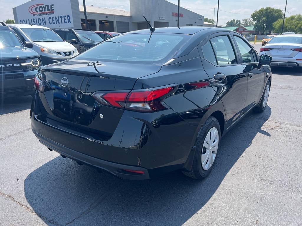 2024 Nissan Versa 1.6 S photo 3
