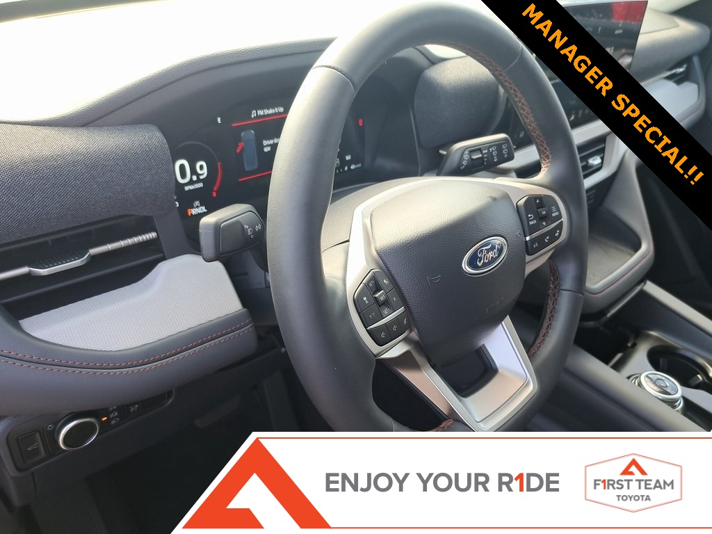 2025 Ford Explorer photo 3