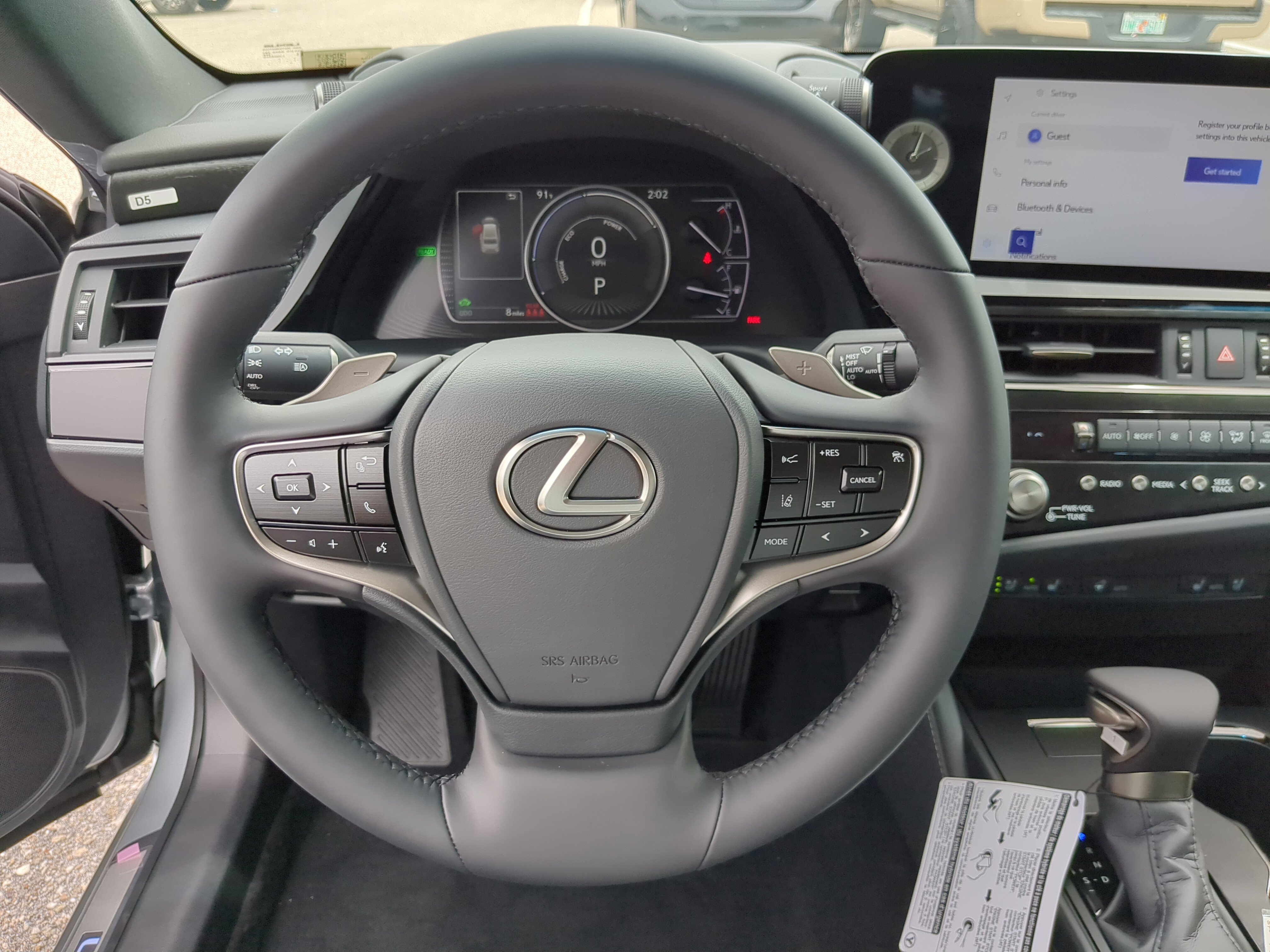 2025 Lexus ES 300h photo 25