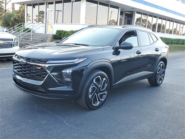 2025 Chevrolet Trax photo 2