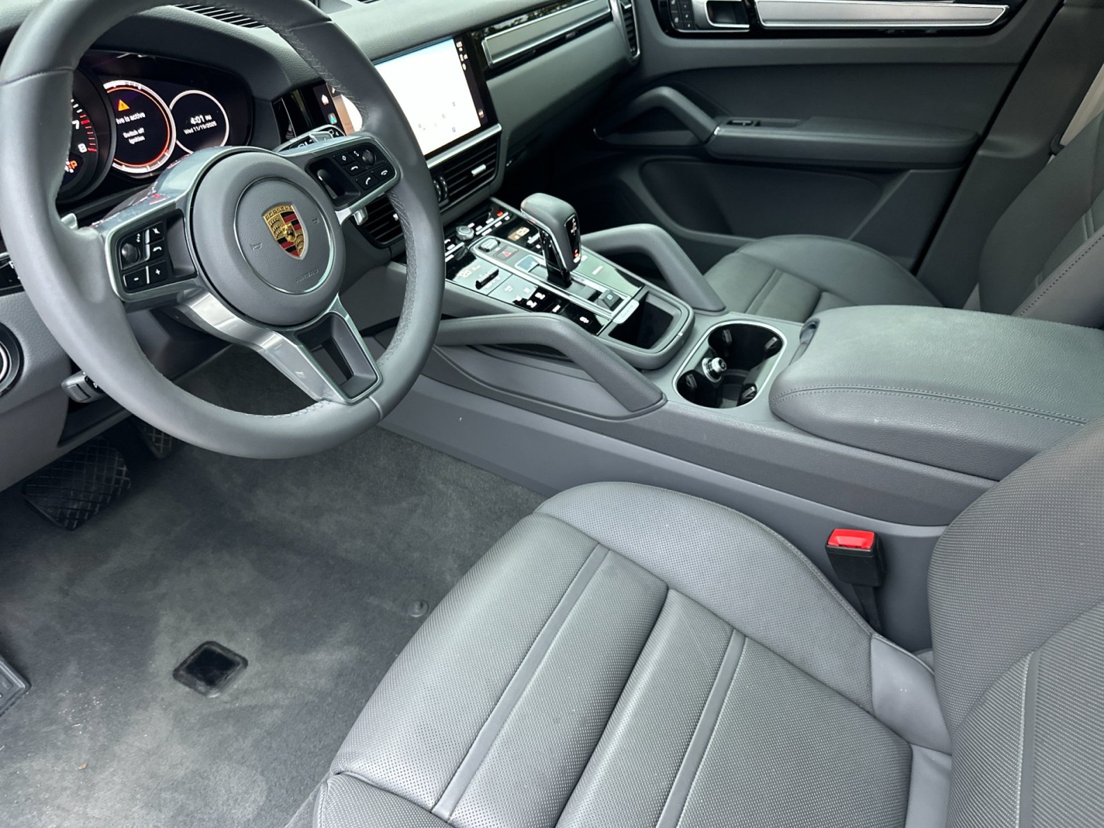 2023 Porsche Cayenne Platinum Edition photo 3
