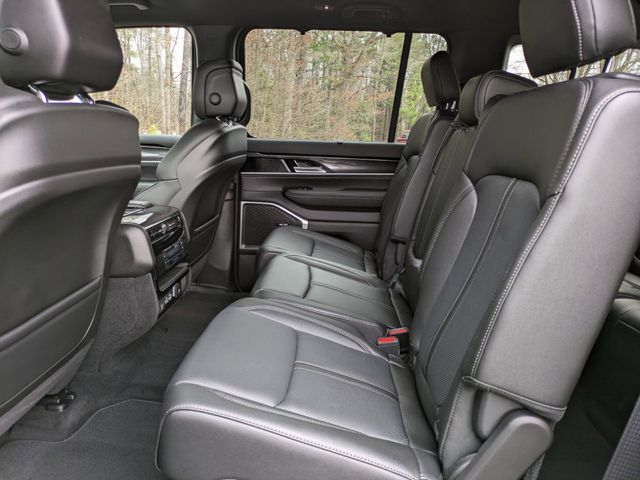 2024 Jeep Wagoneer L Series III photo 11