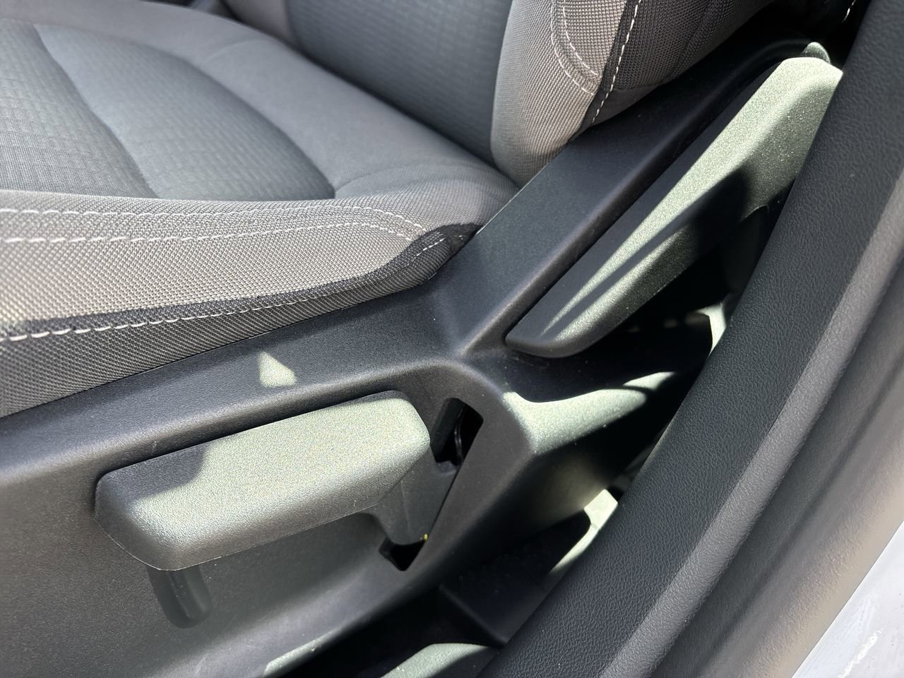 2022 Ford Escape S photo 19
