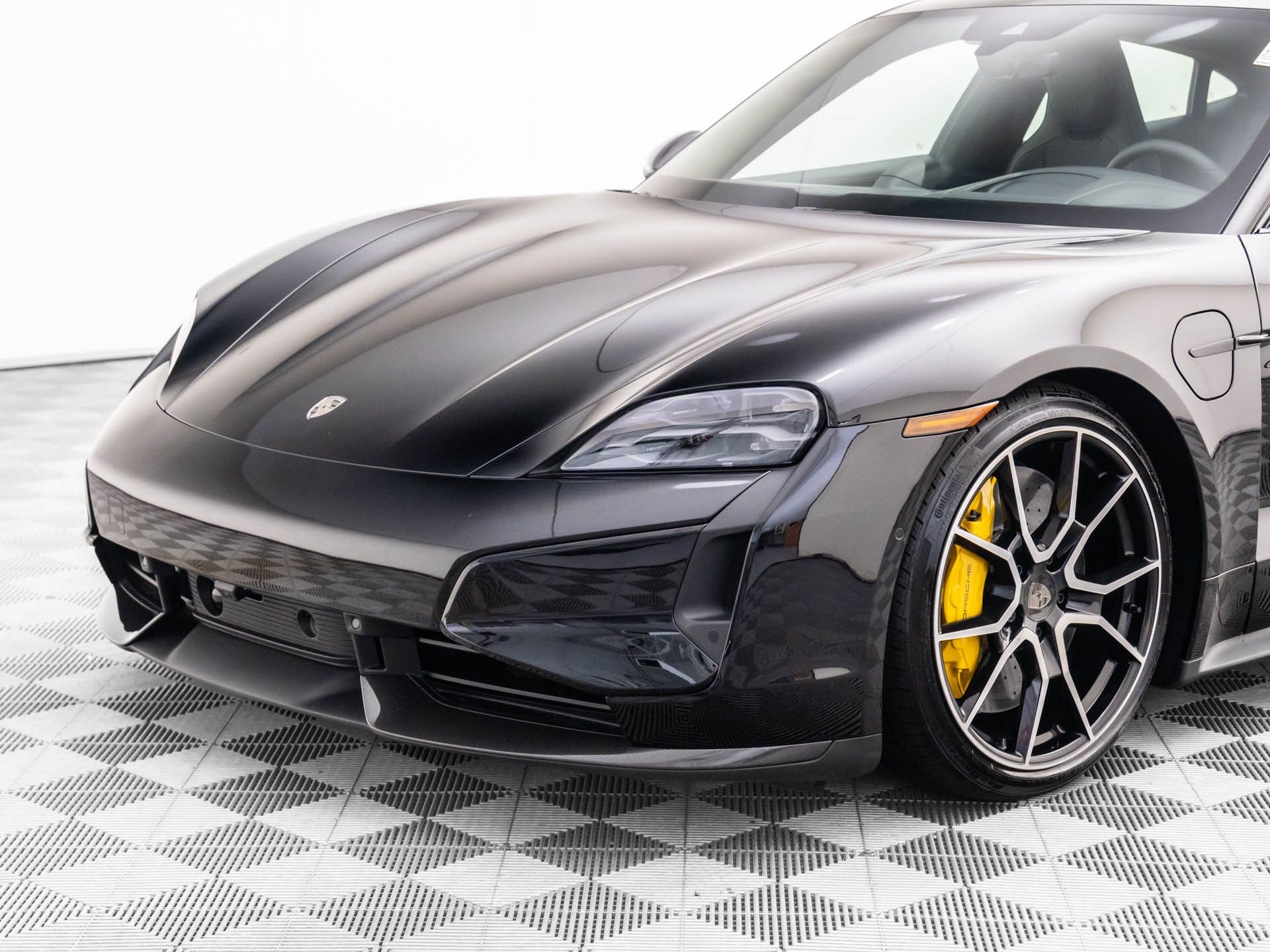 2025 Porsche Taycan Turbo S photo 35