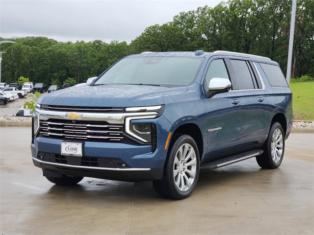 2025 Chevrolet Suburban Premier photo 2