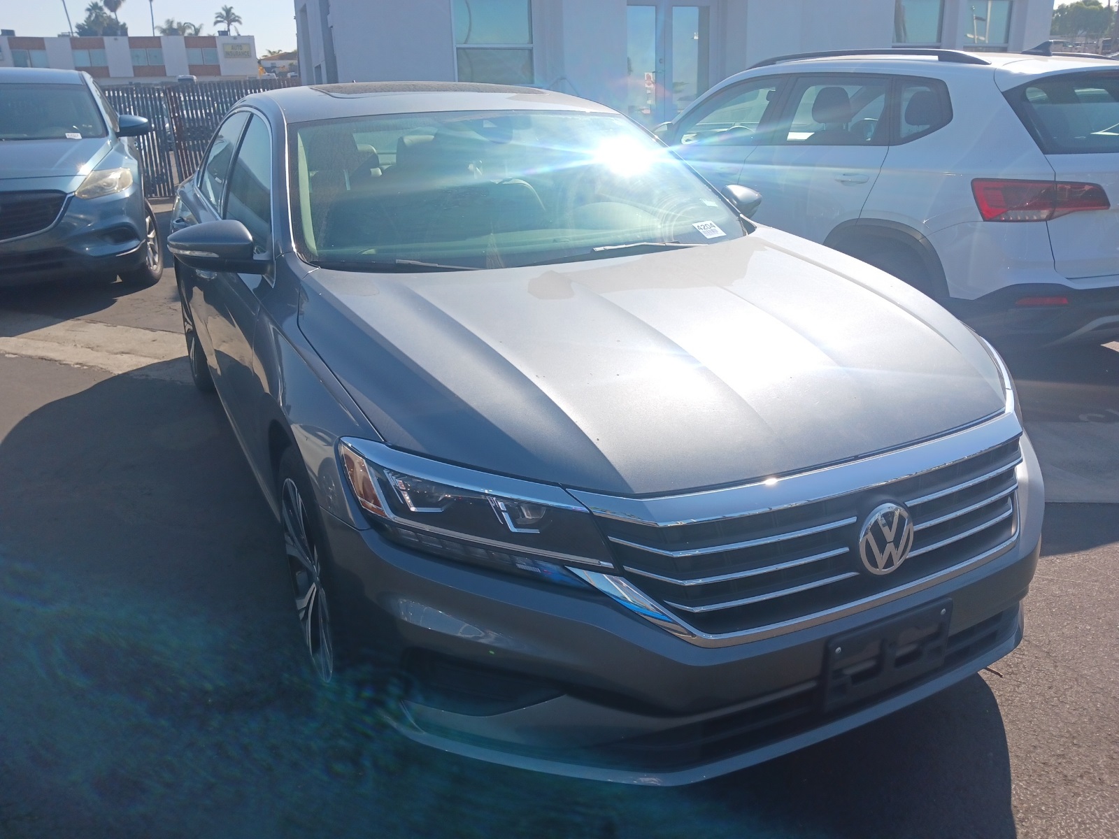 2022 Volkswagen Passat 2.0T SE photo 2