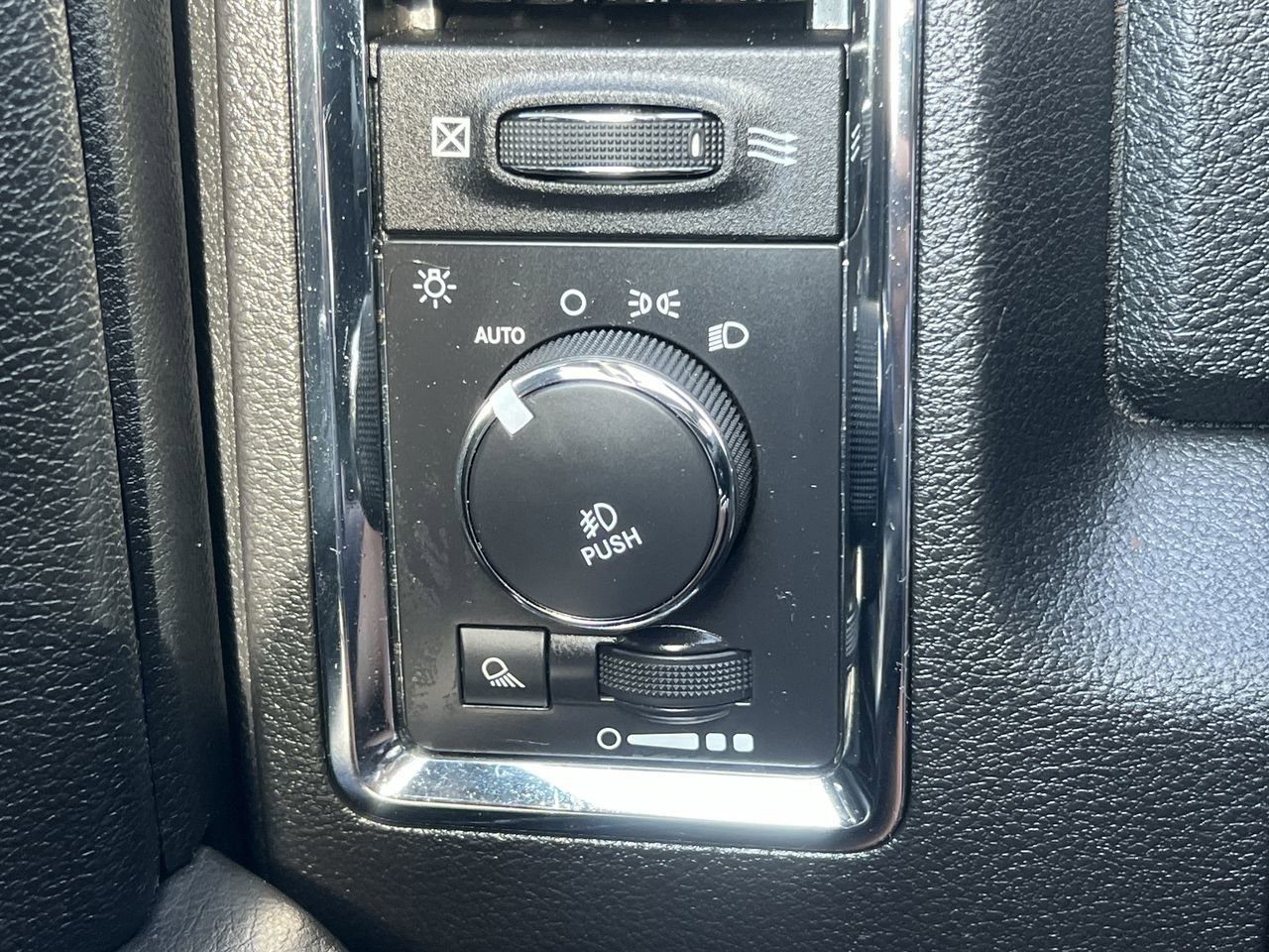 2017 Ram 1500 Laramie photo 19