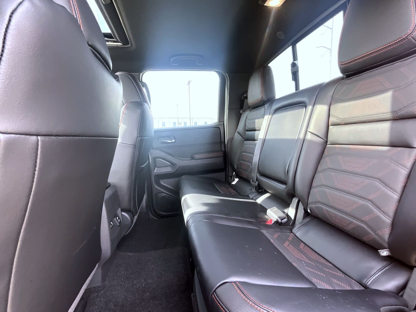 2025 Nissan Frontier PRO-4X photo 10