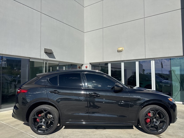 2022 Alfa Romeo Stelvio Ti Sport photo 6