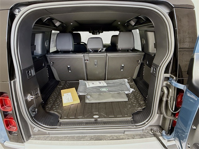 2025 Land Rover Defender 110 S photo 26