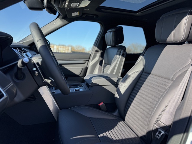 2025 Land Rover Discovery SE photo 12