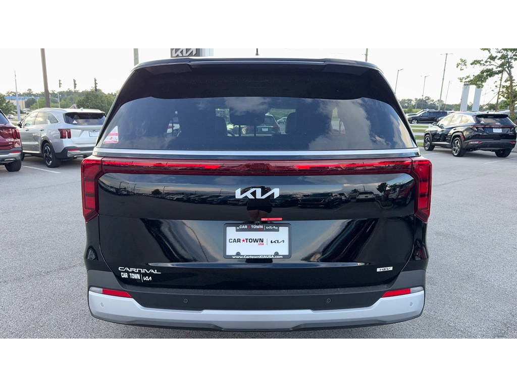 2026 Kia Carnival LXS photo 4