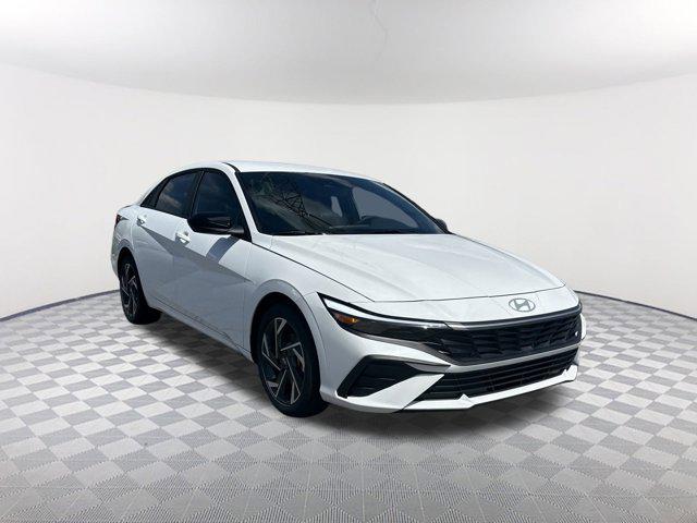 2025 Hyundai Elantra SEL Sport photo 3