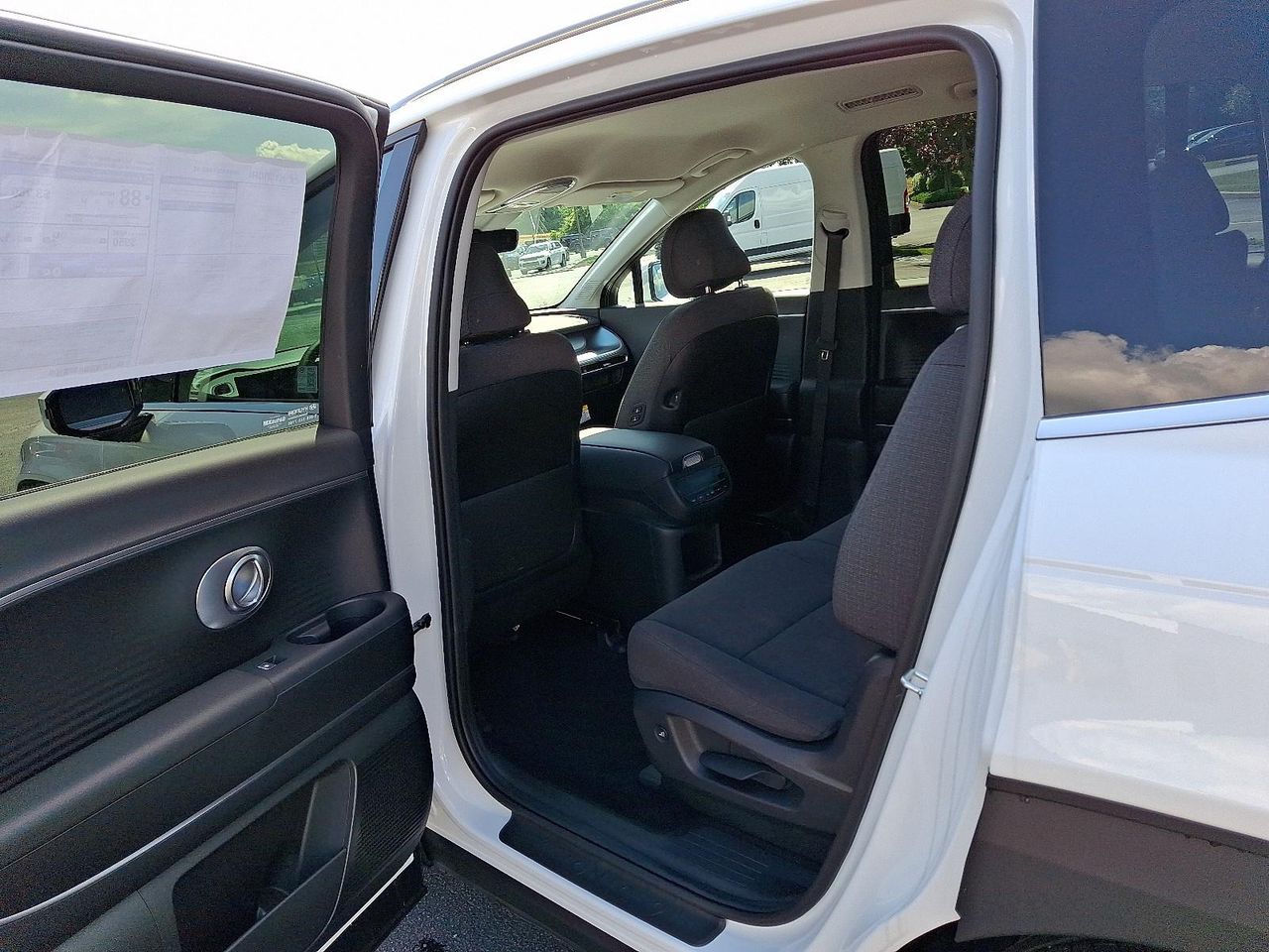 2026 Hyundai Ioniq SE photo 4