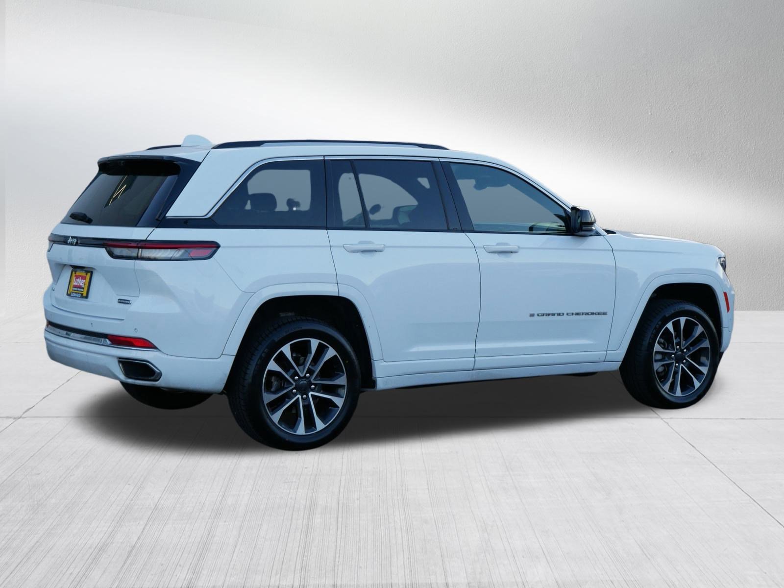 2022 Jeep Grand Cherokee Overland photo 4