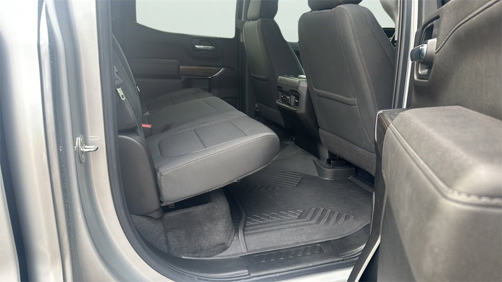 2021 Chevrolet Silverado RST photo 12