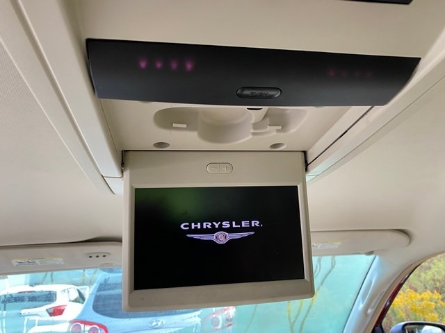 2010 Chrysler Town & Country Limited photo 16