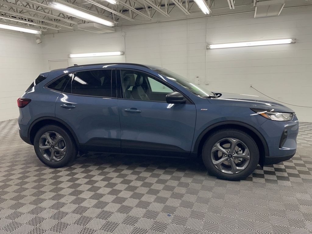 2026 Ford Escape ST-Line photo 2