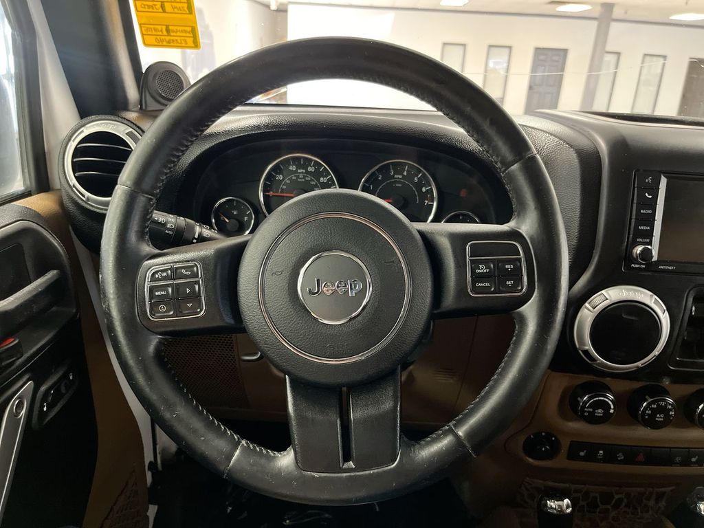 2014 Jeep Wrangler Unlimited Rubicon photo 14